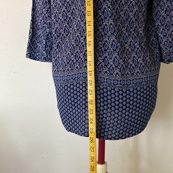 Old Navy Size XS blue & cream paisley printed blouse Made in India. 100% Viscose - Picture 12 of 12